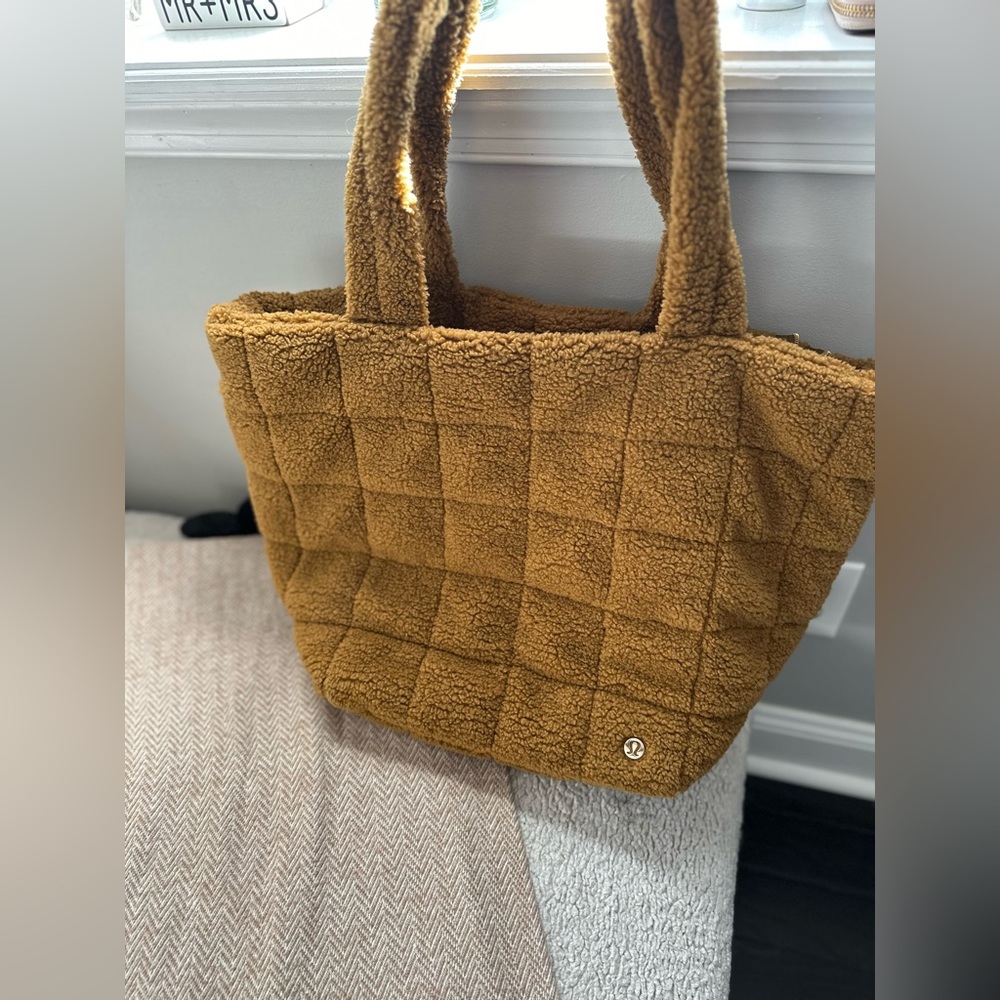 Lululemon tote bag